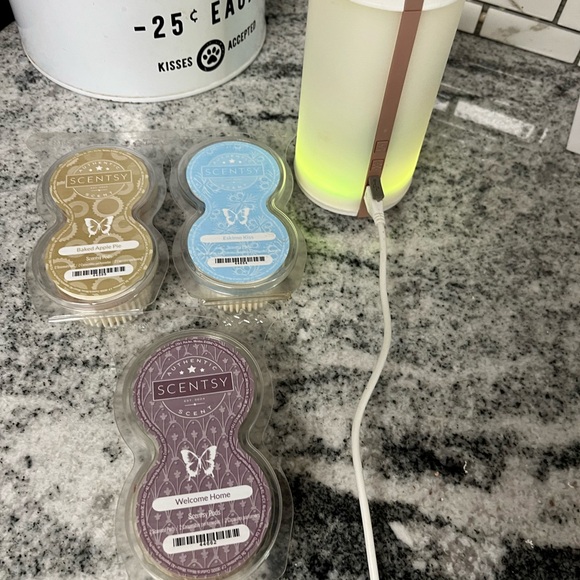 Scentsy Go Diffuser w Lights ROSE GOLD W/Pods - Picture 1 of 10